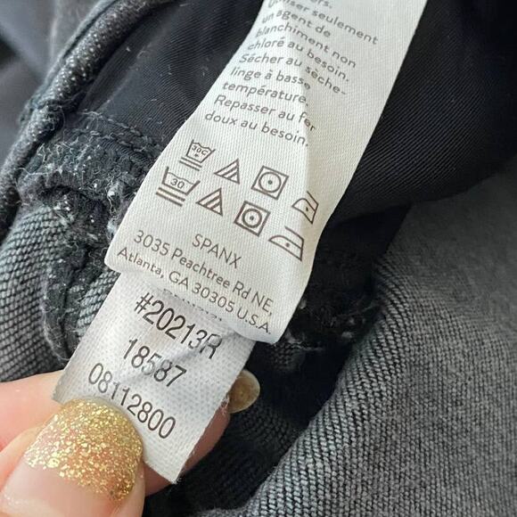 Spanx Women's Vintage Distressed Ankle Skinny Jeans Black Pull On Size Medium - Picture 11 of 16